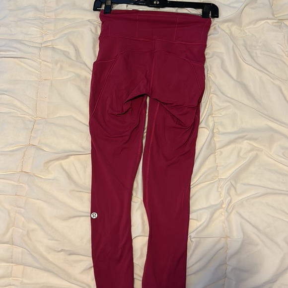 Size 2 Lululemon Ripened Raspberry Leggings - Picture 2 of 3